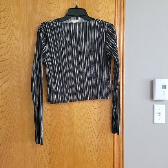 4 tops 15$ each - Picture 1 of 4